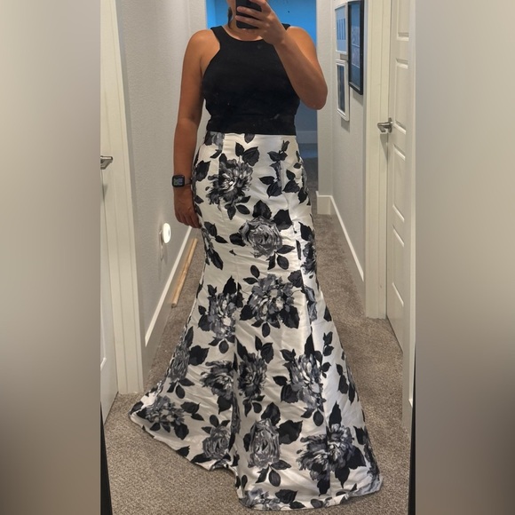 Xcape Elegant Black and White Floral Maxi Ball Gown Mermaid Women's Dress - Picture 4 of 11
